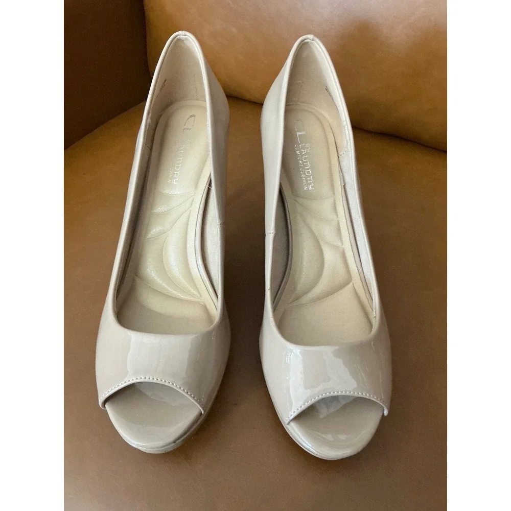 CL by Laundry Mild Peep Toe Pump Womens 8.5 Nude Patent Platform